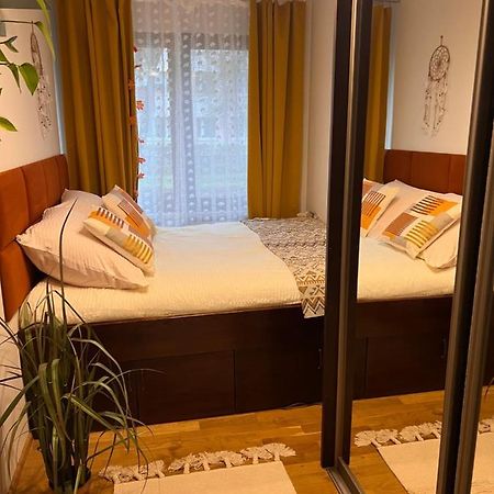Yellow Apartment Airport Galeria Mokotow Netflix Varşova Dış mekan fotoğraf