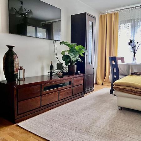 Yellow Apartment Airport Galeria Mokotow Netflix Varşova Dış mekan fotoğraf