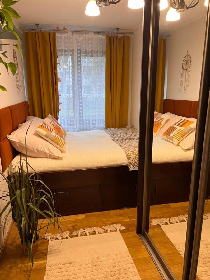 Yellow Apartment Airport Galeria Mokotow Netflix Varşova Dış mekan fotoğraf