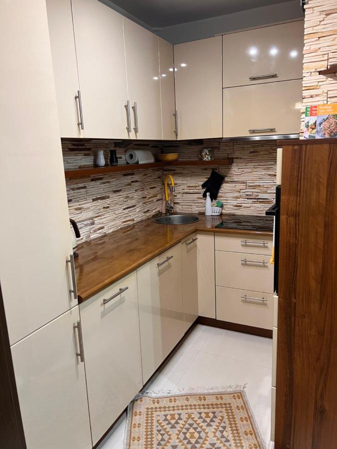 Yellow Apartment Airport Galeria Mokotow Netflix Varşova Dış mekan fotoğraf