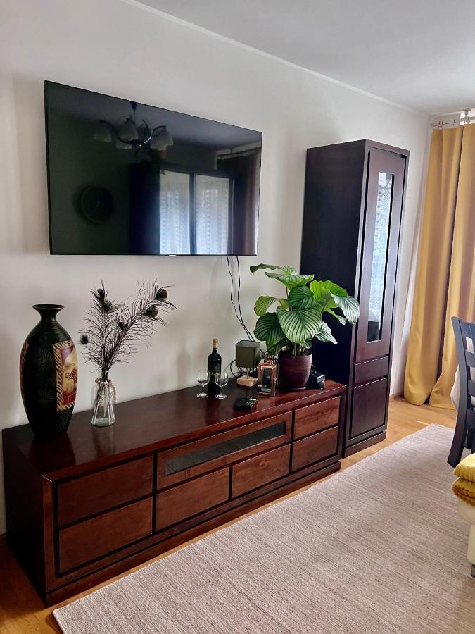 Yellow Apartment Airport Galeria Mokotow Netflix Varşova Dış mekan fotoğraf