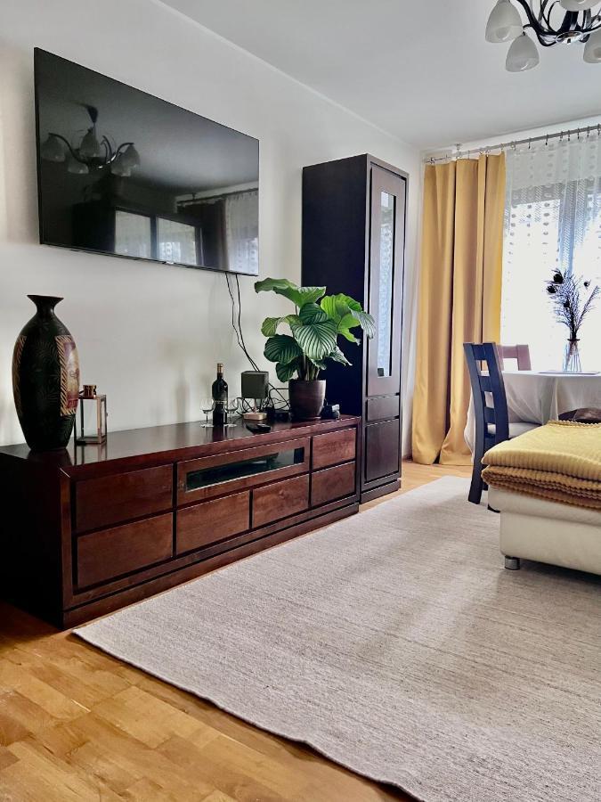 Yellow Apartment Airport Galeria Mokotow Netflix Varşova Dış mekan fotoğraf