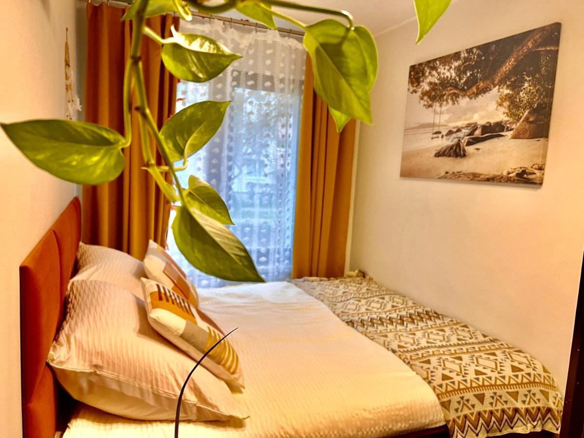 Yellow Apartment Airport Galeria Mokotow Netflix Varşova Dış mekan fotoğraf